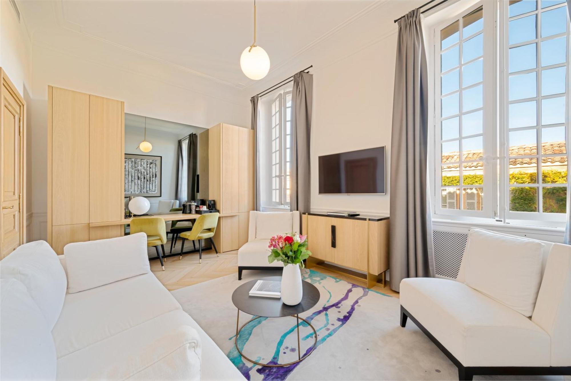 Chateau Mademoiselle Suite